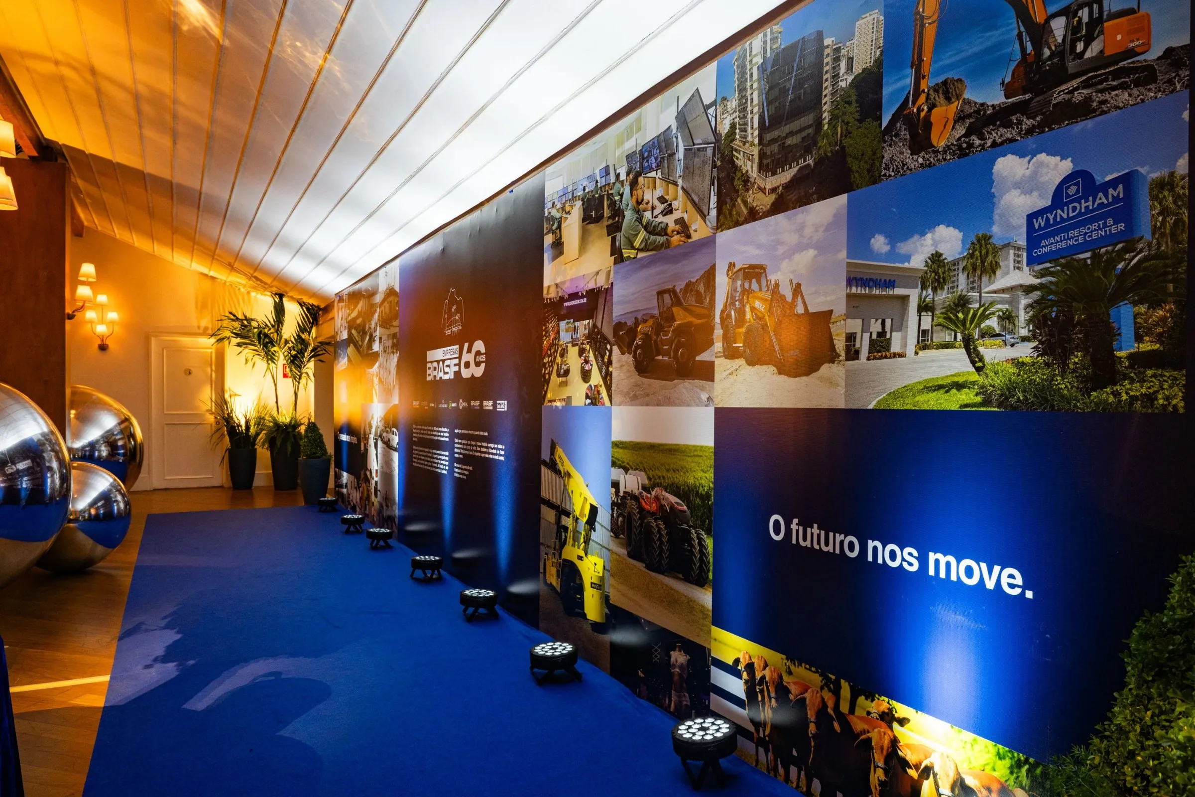 Painel dos 60 anos no lado do futuro