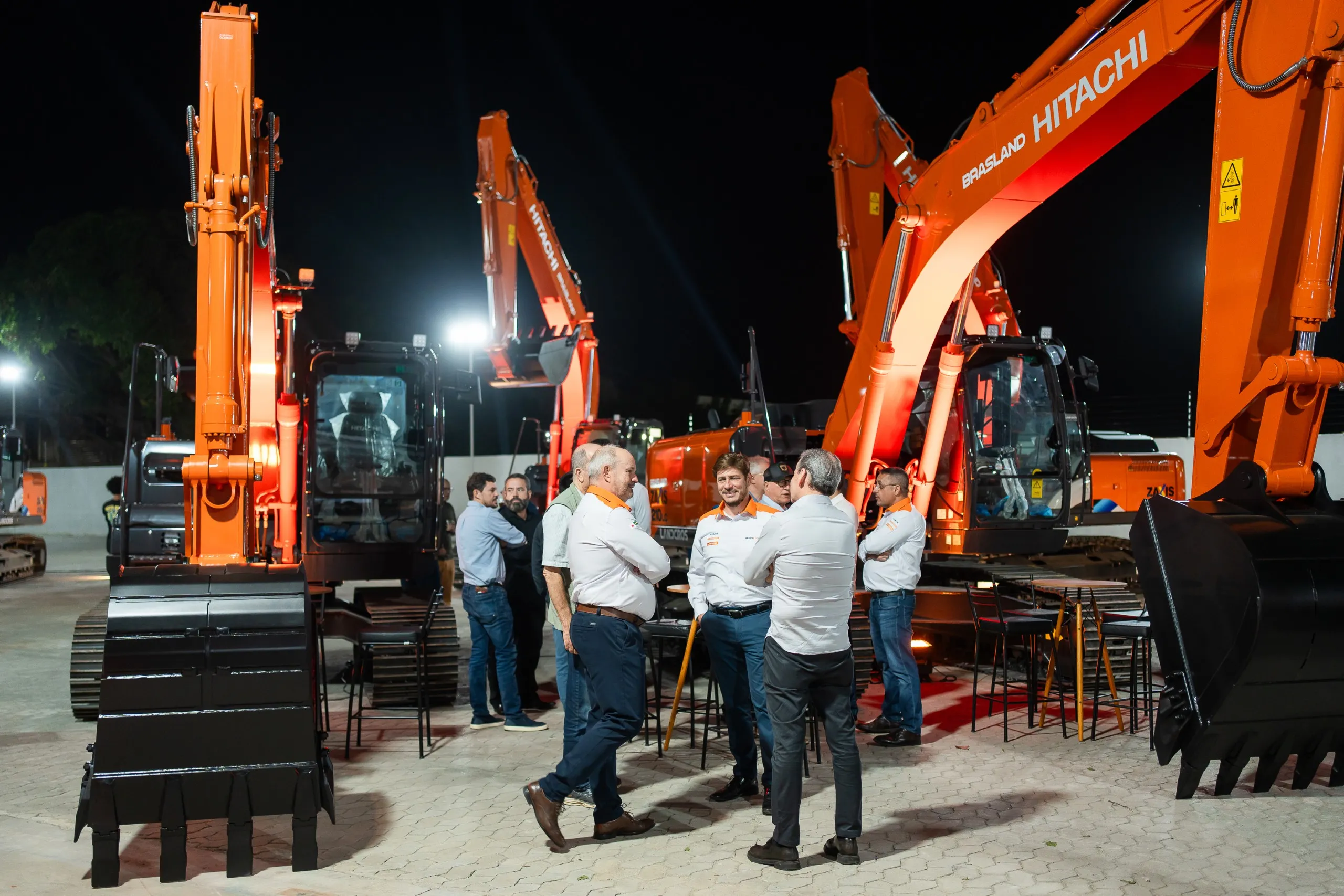 Evento de lançamento com escavadeiras Hitachi